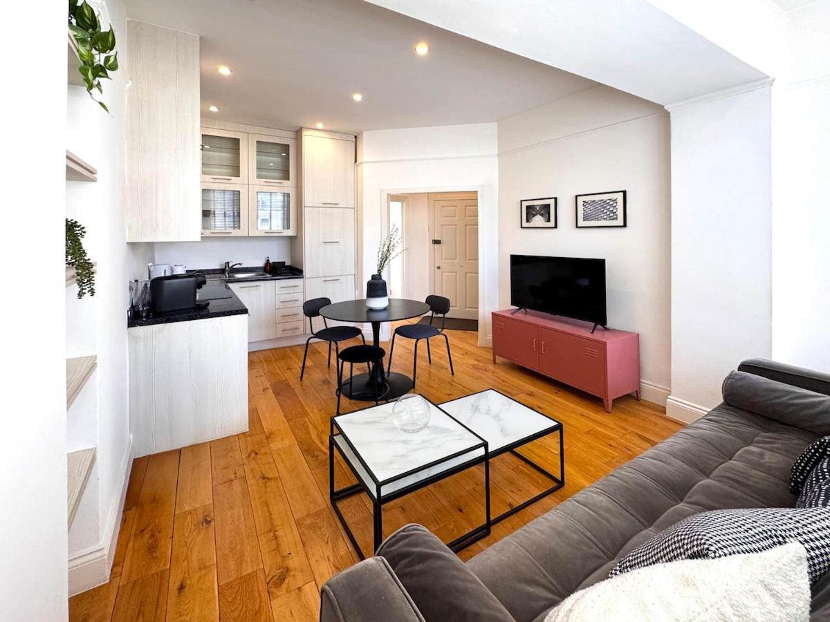 Flat B - Montagu St Residence