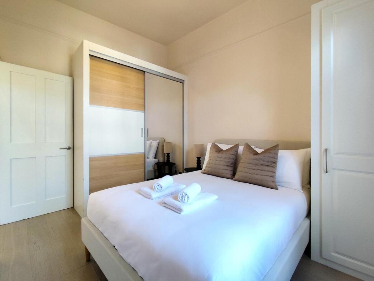Flat C - Montagu St Residence