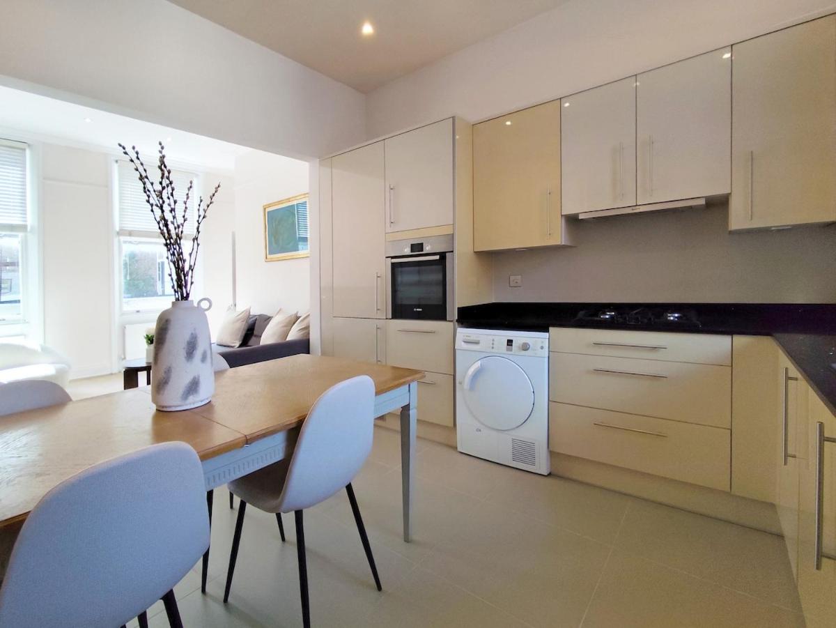 Flat C - Montagu St Residence