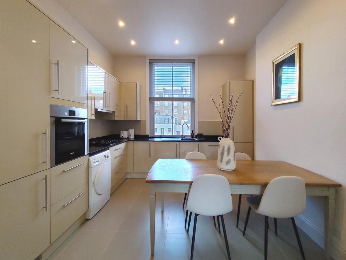 Flat C - Montagu St Residence
