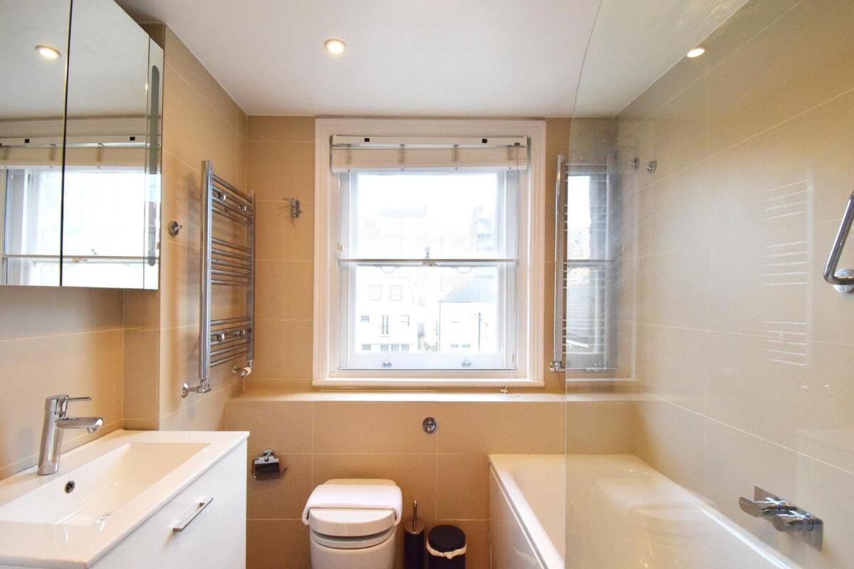 Flat C - Montagu St Residence
