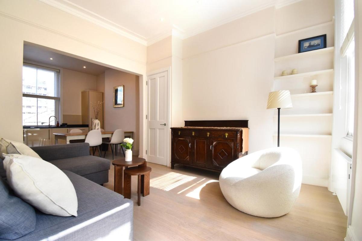 Flat C - Montagu St Residence