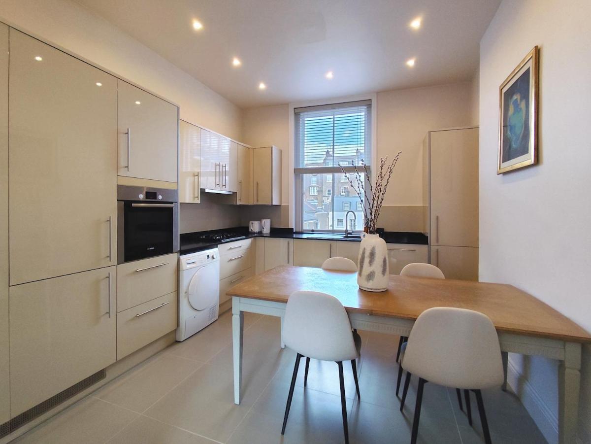 Flat C - Montagu St Residence