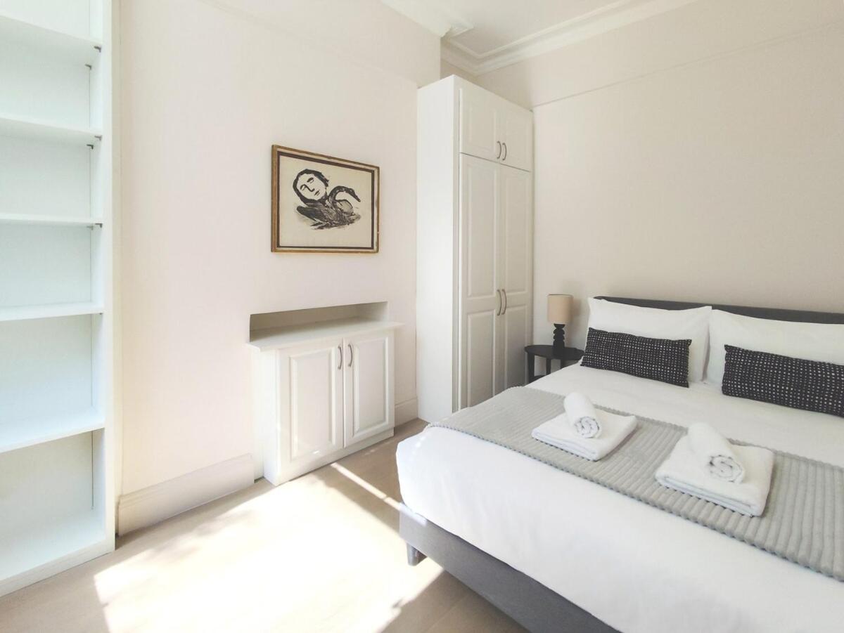 Flat C - Montagu St Residence