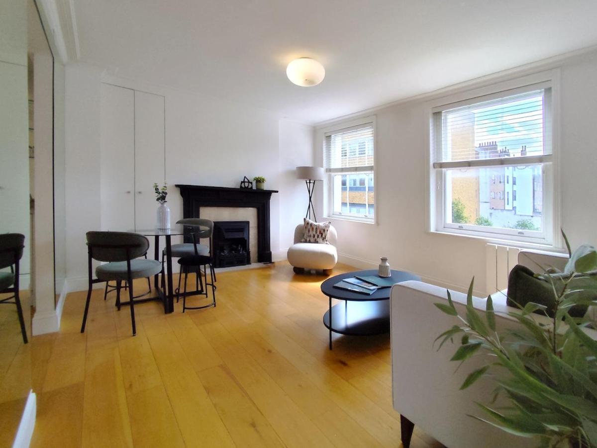 Flat D - Montagu St Residence