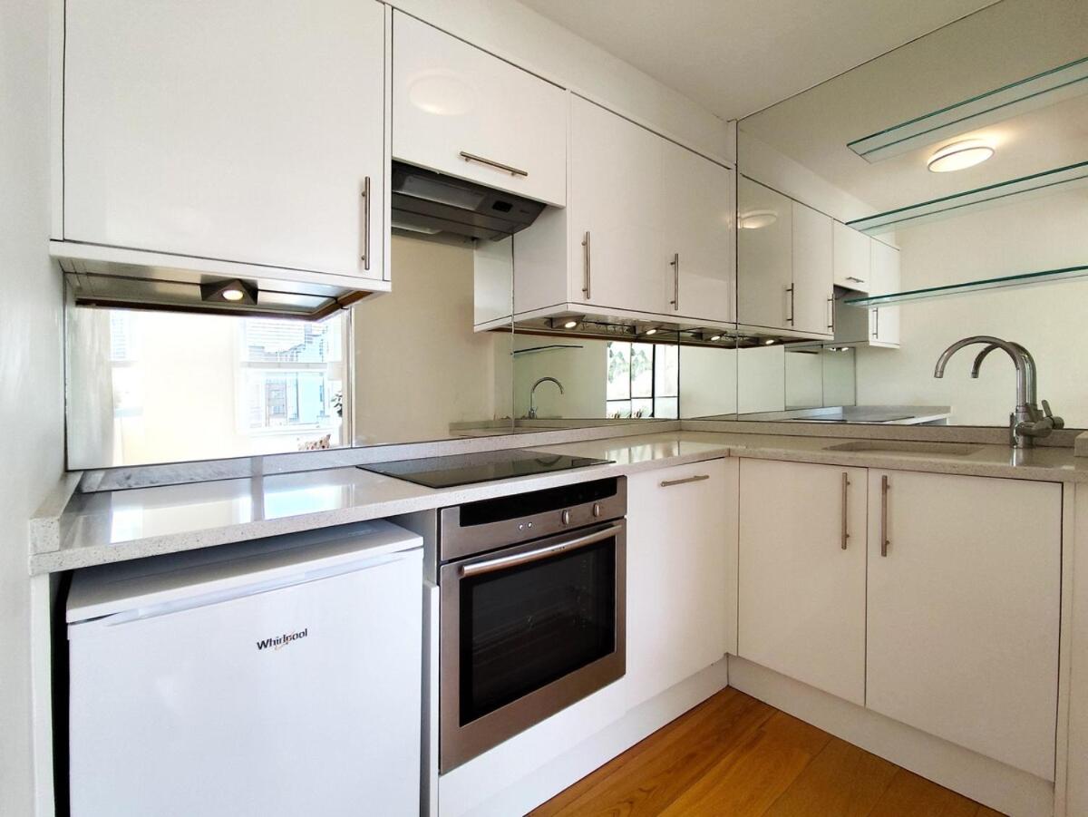 Flat D - Montagu St Residence