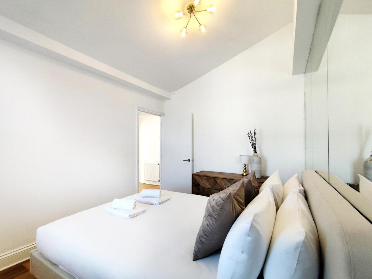 Flat E - Montagu Residence