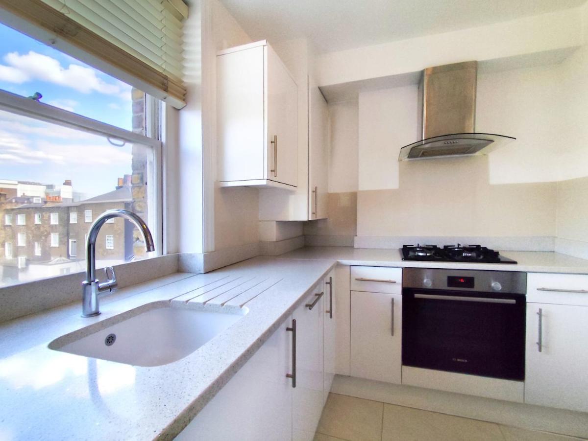 Flat E - Montagu Residence