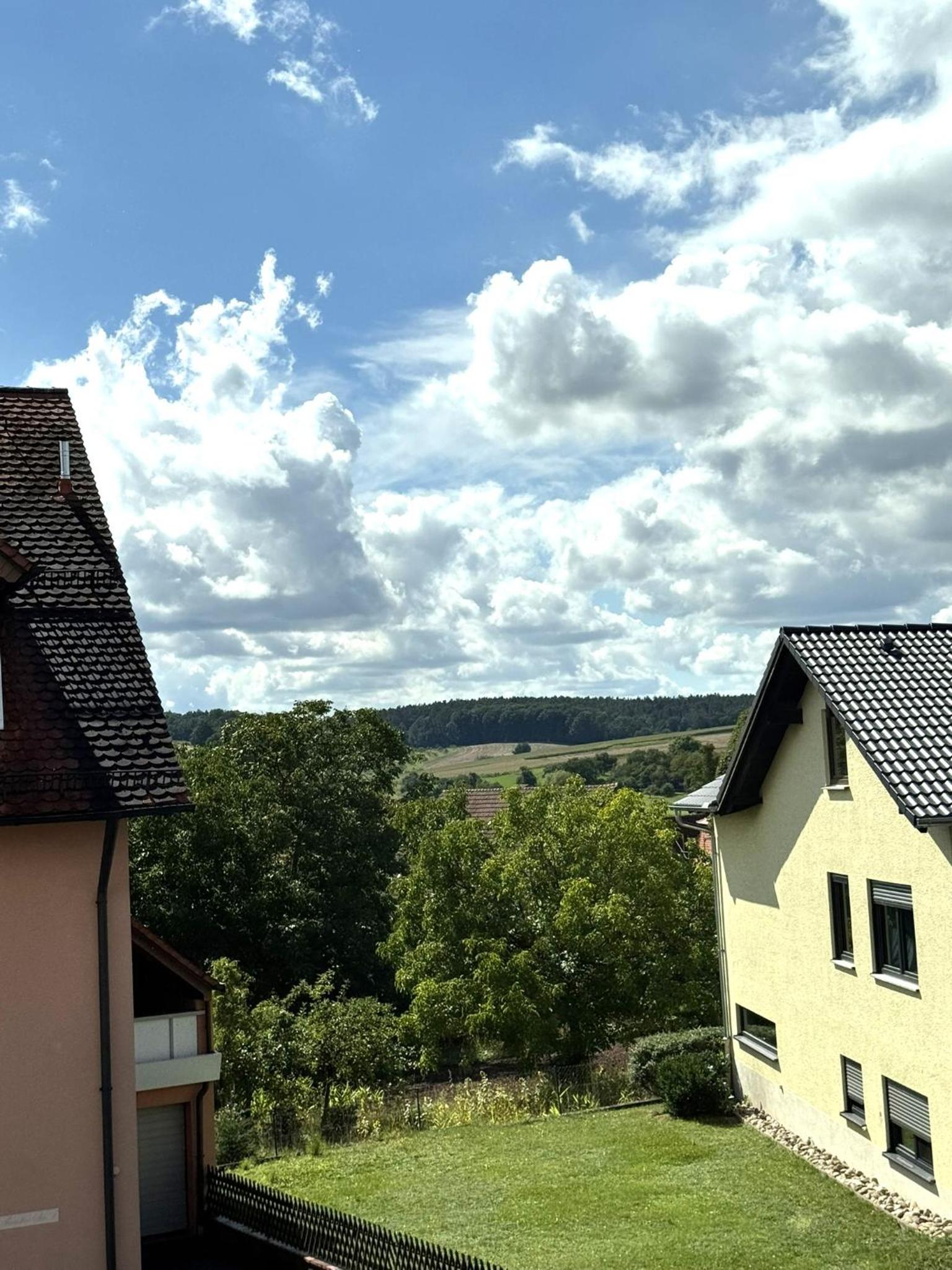 Gehobenes Wohnen mit Balkon, Parkplatz und keine 10 Minuten in die City