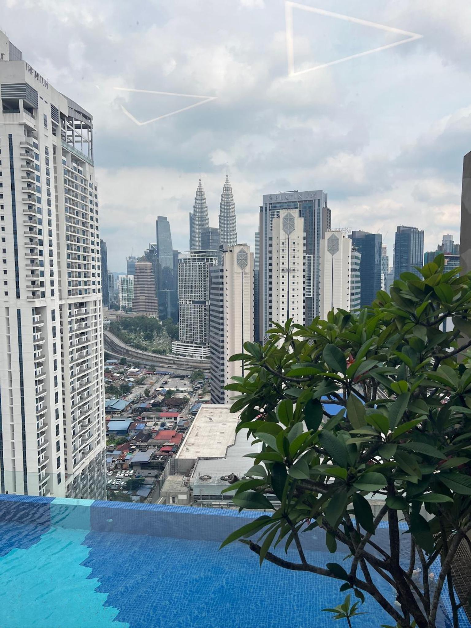 MAJESTIC RESlDENCE KLCC