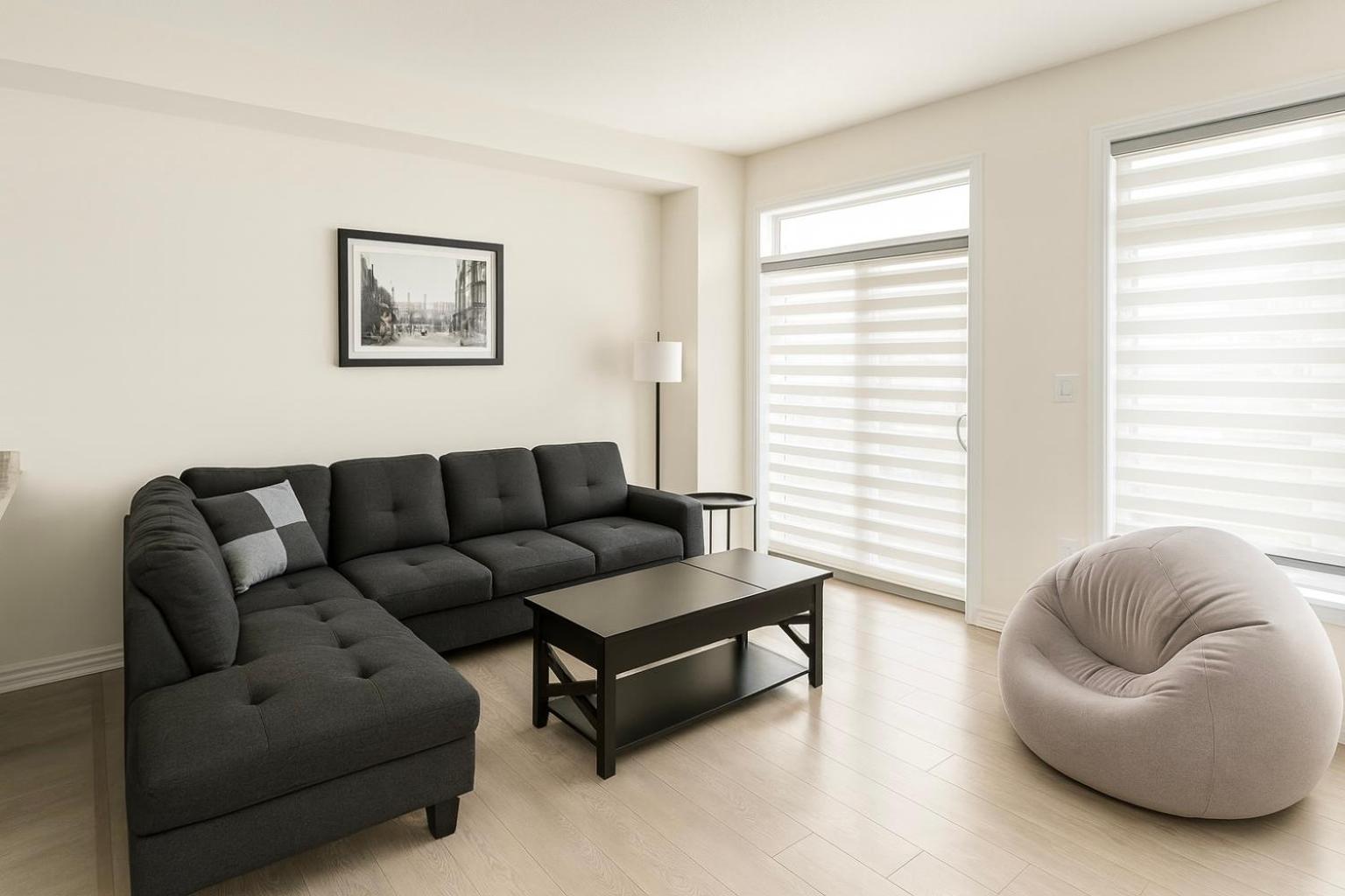 Central & Cozy 2BR Townhome with Free Parking, WiFi, Full Kitchen, Laundry, Steps to Strip Plaza & 5 Min Drive to Innisfil Beach Park! Perfect for Work Tri