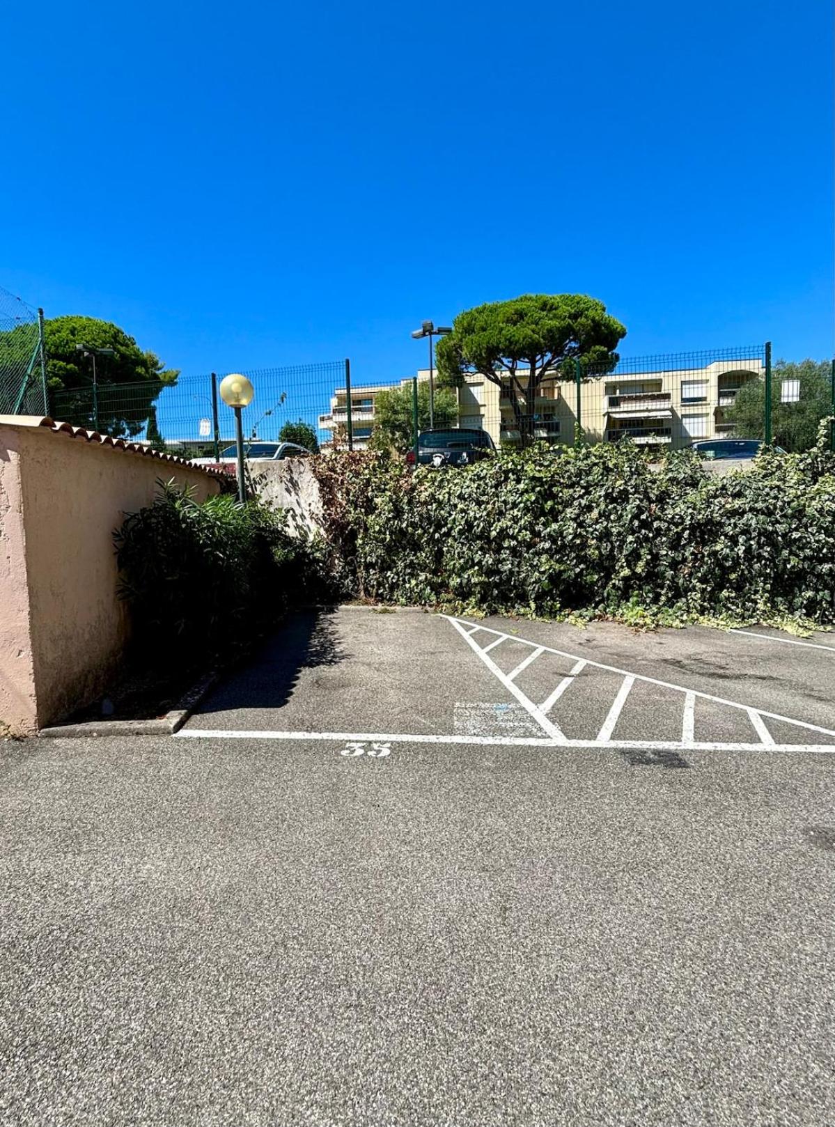 Grand studio climatisé, piscine, plage 5mn, parking gratuit