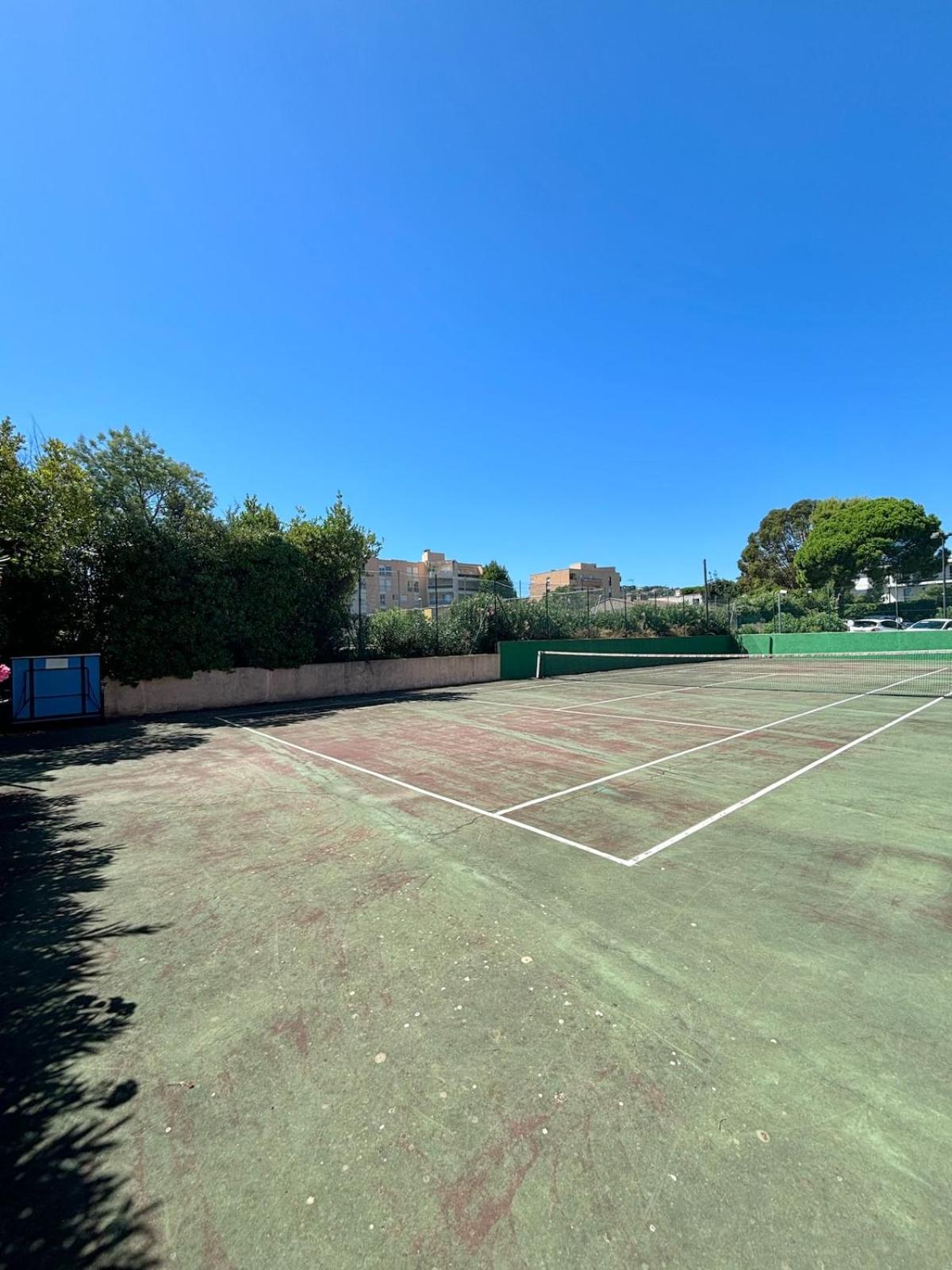 Grand studio climatisé, piscine, plage 5mn, parking gratuit