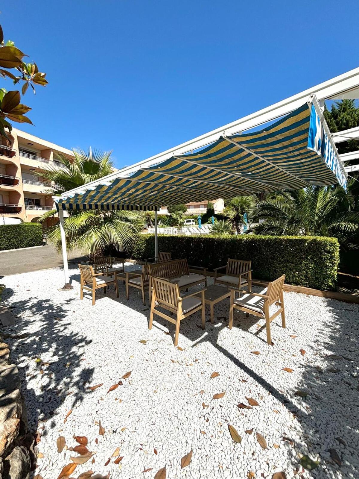 Grand studio climatisé, piscine, plage 5mn, parking gratuit