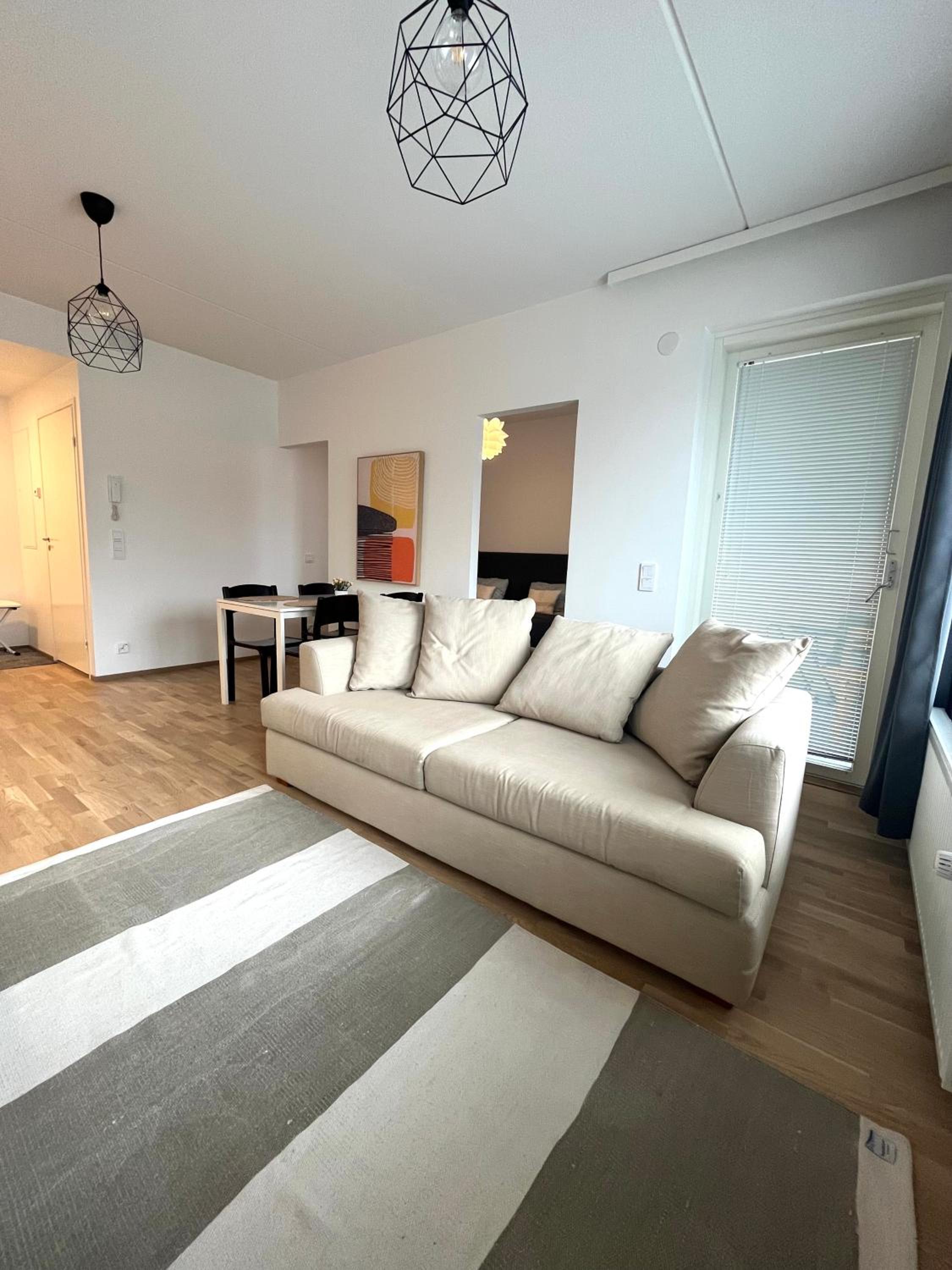 New Cozy 2BR near Airport