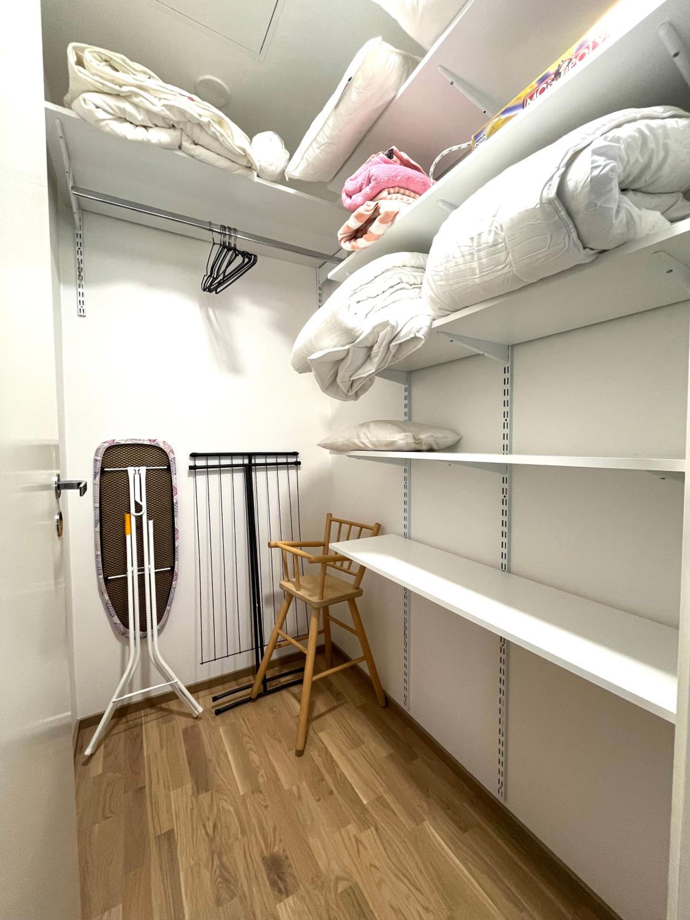 New Cozy 2BR near Airport