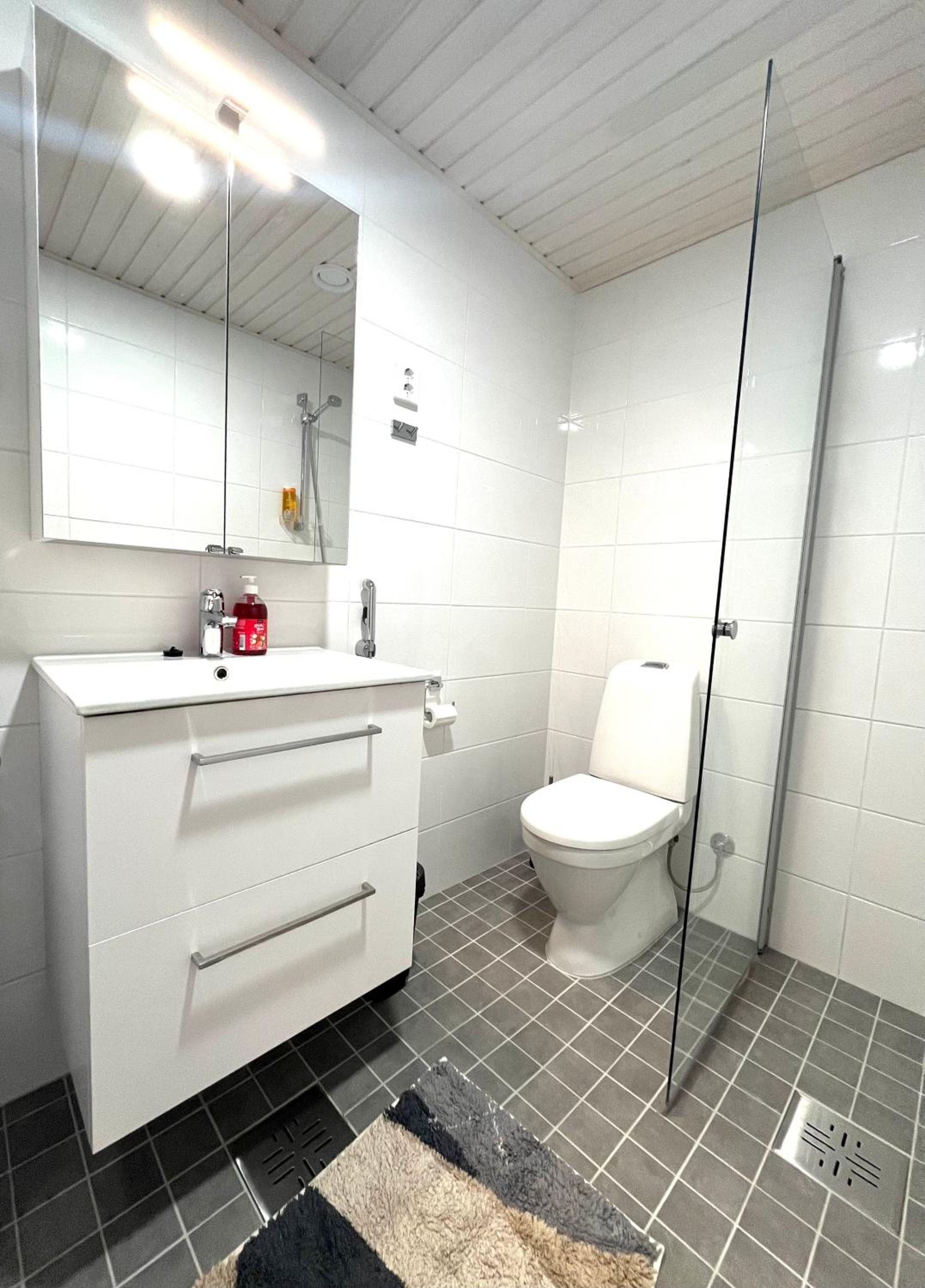 New Cozy 2BR near Airport