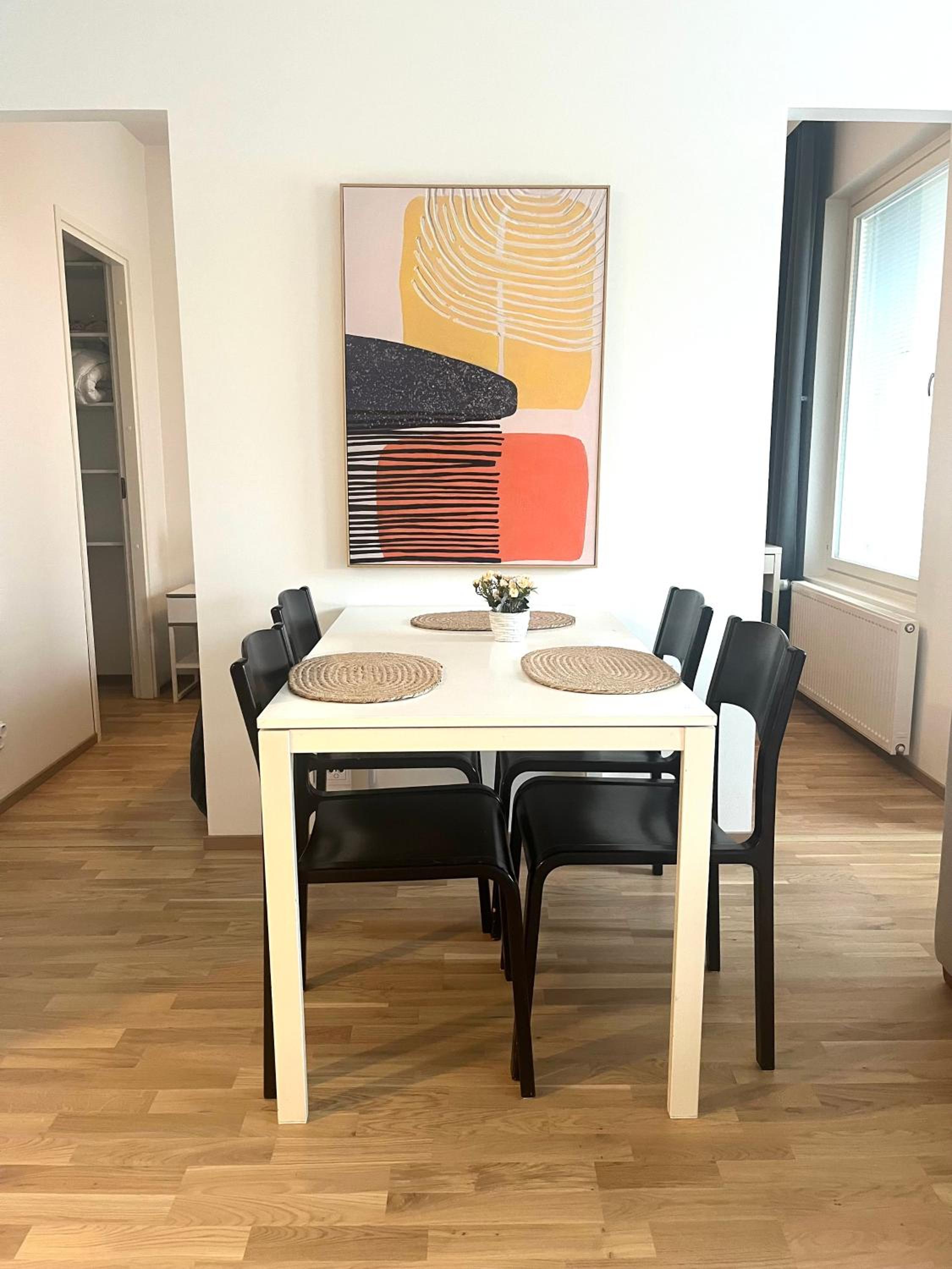 New Cozy 2BR near Airport