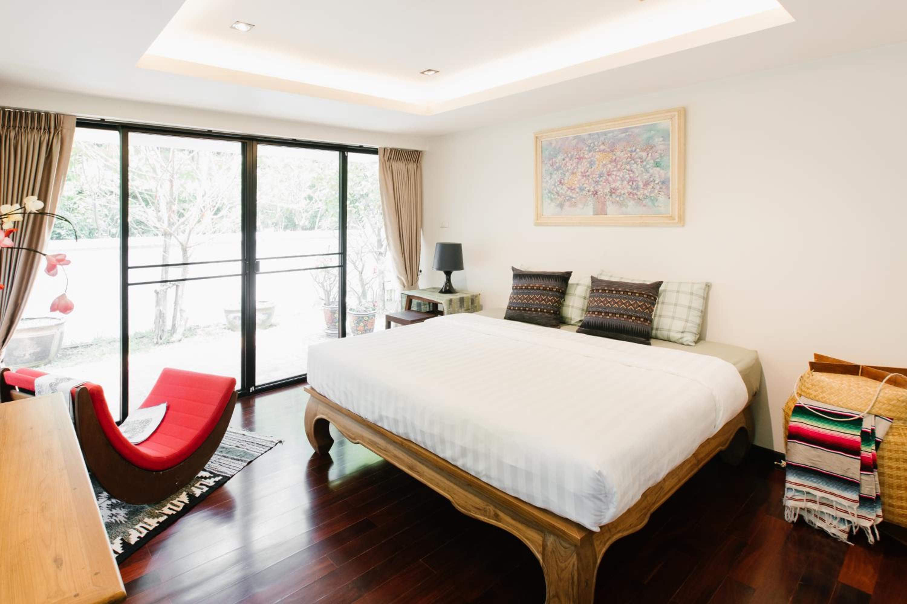 Whisper Oasis - Private Jacuzzi Pool Villa - 3BR, Sleeps 10 w Daily Housekeeping
