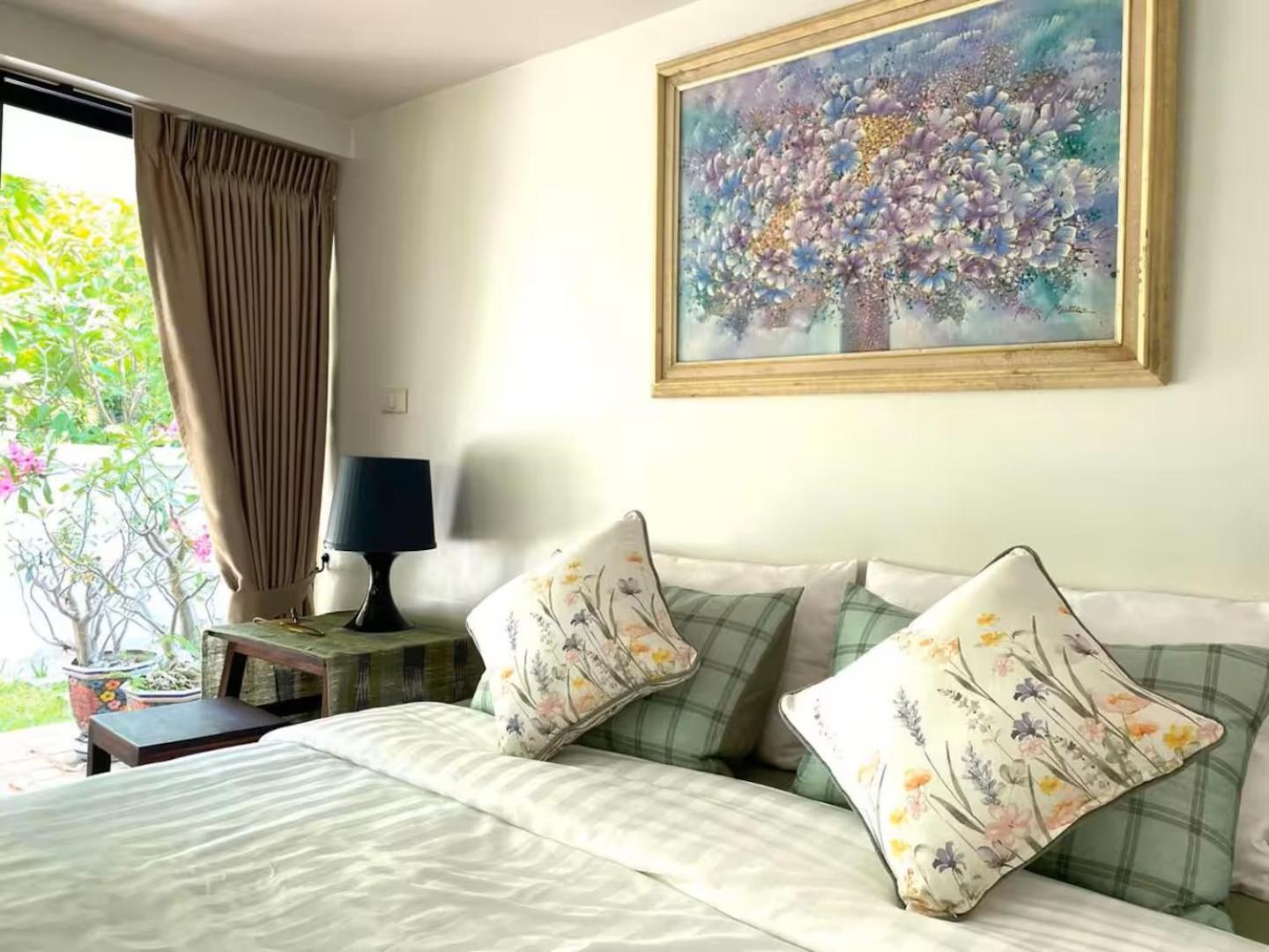 Whisper Oasis - Private Jacuzzi Pool Villa - 3BR, Sleeps 10 w Daily Housekeeping