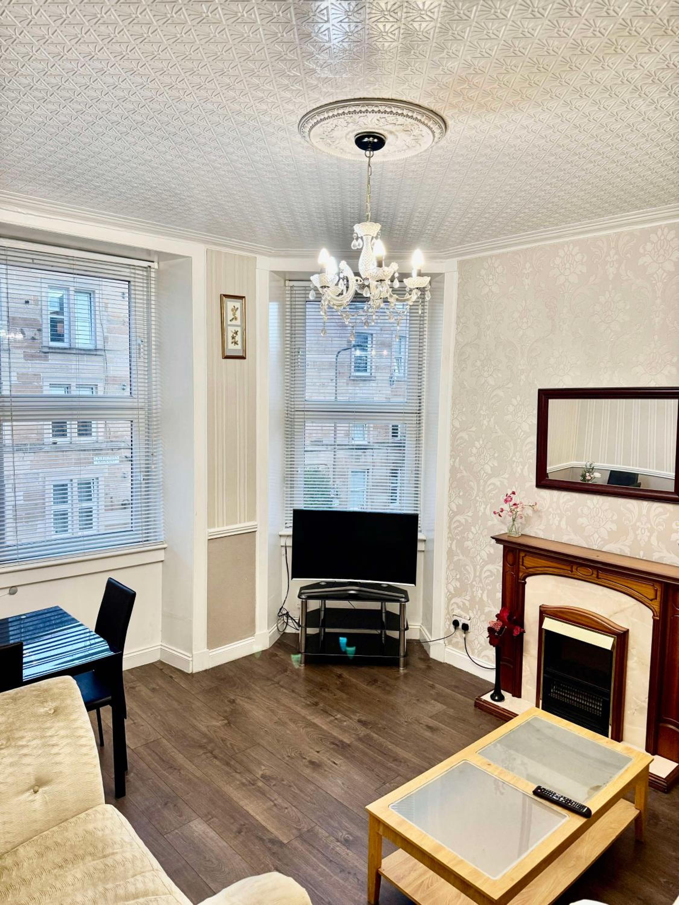 Edinburgh Hymarket 2bed modern apartment