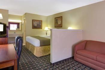 Lake City Vacations - Baymont by Wyndham Lake City - Property Image 14