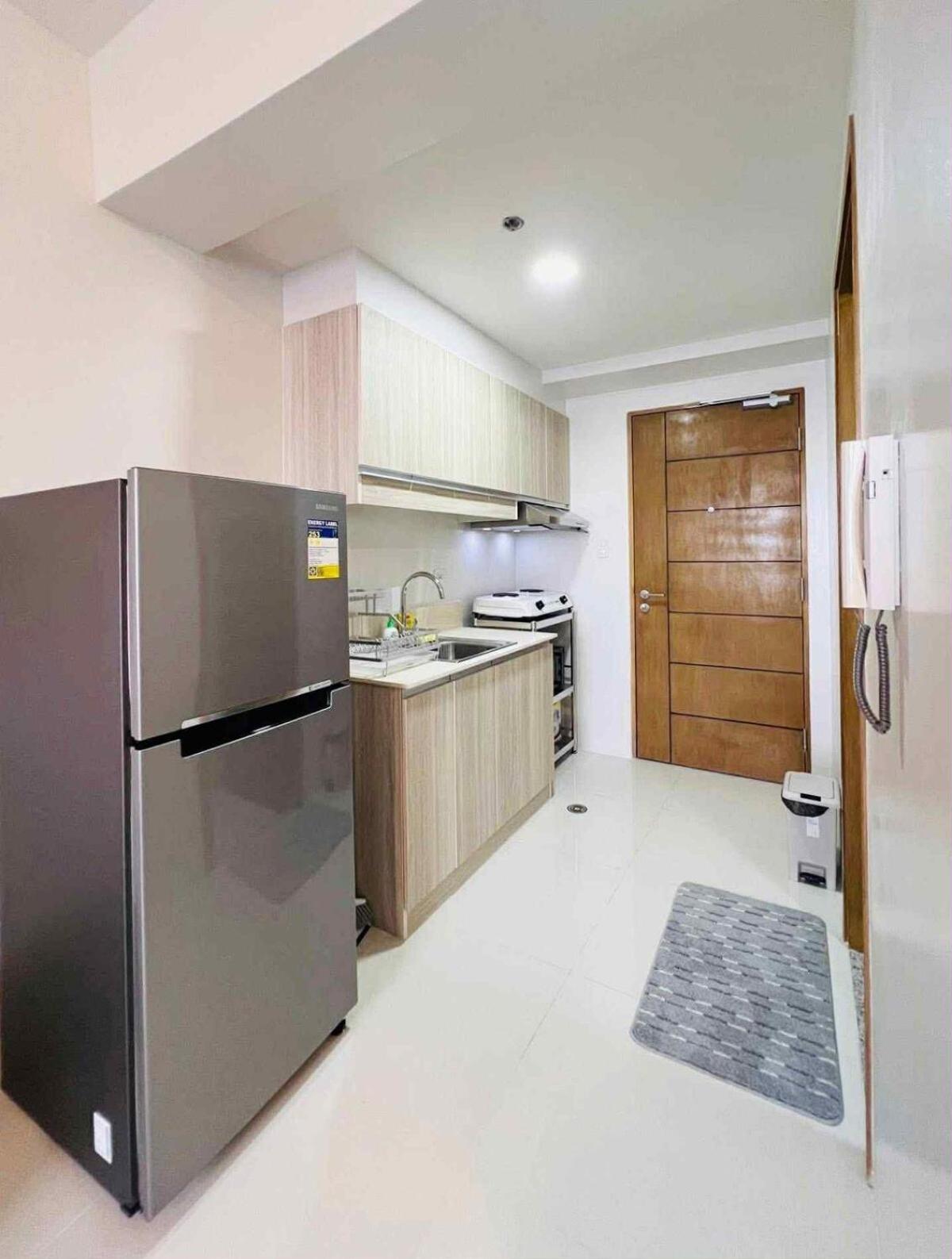 Big Studio with Pool & Gym Near Ayala & Landers