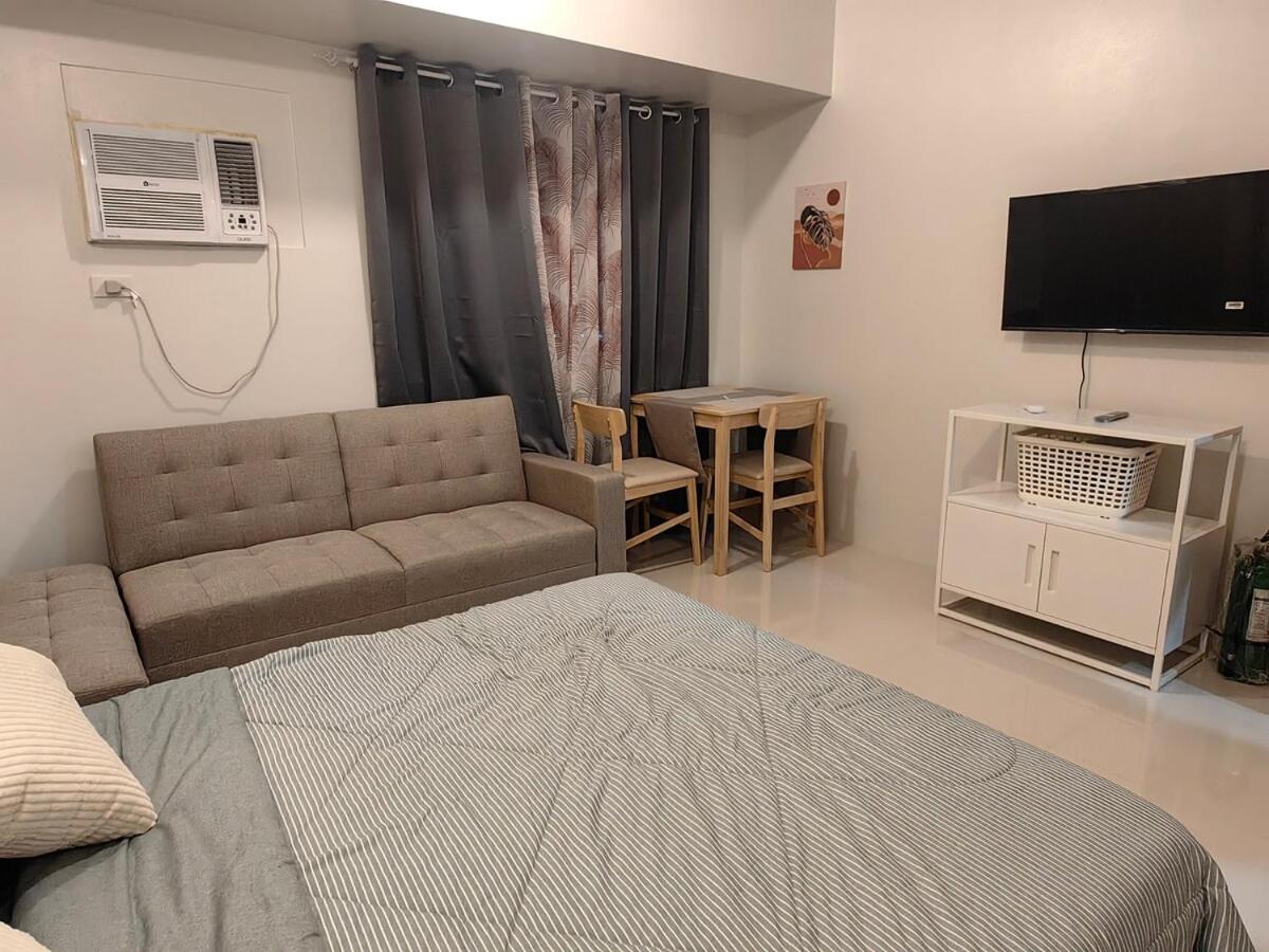 Big Studio with Pool & Gym Near Ayala & Landers