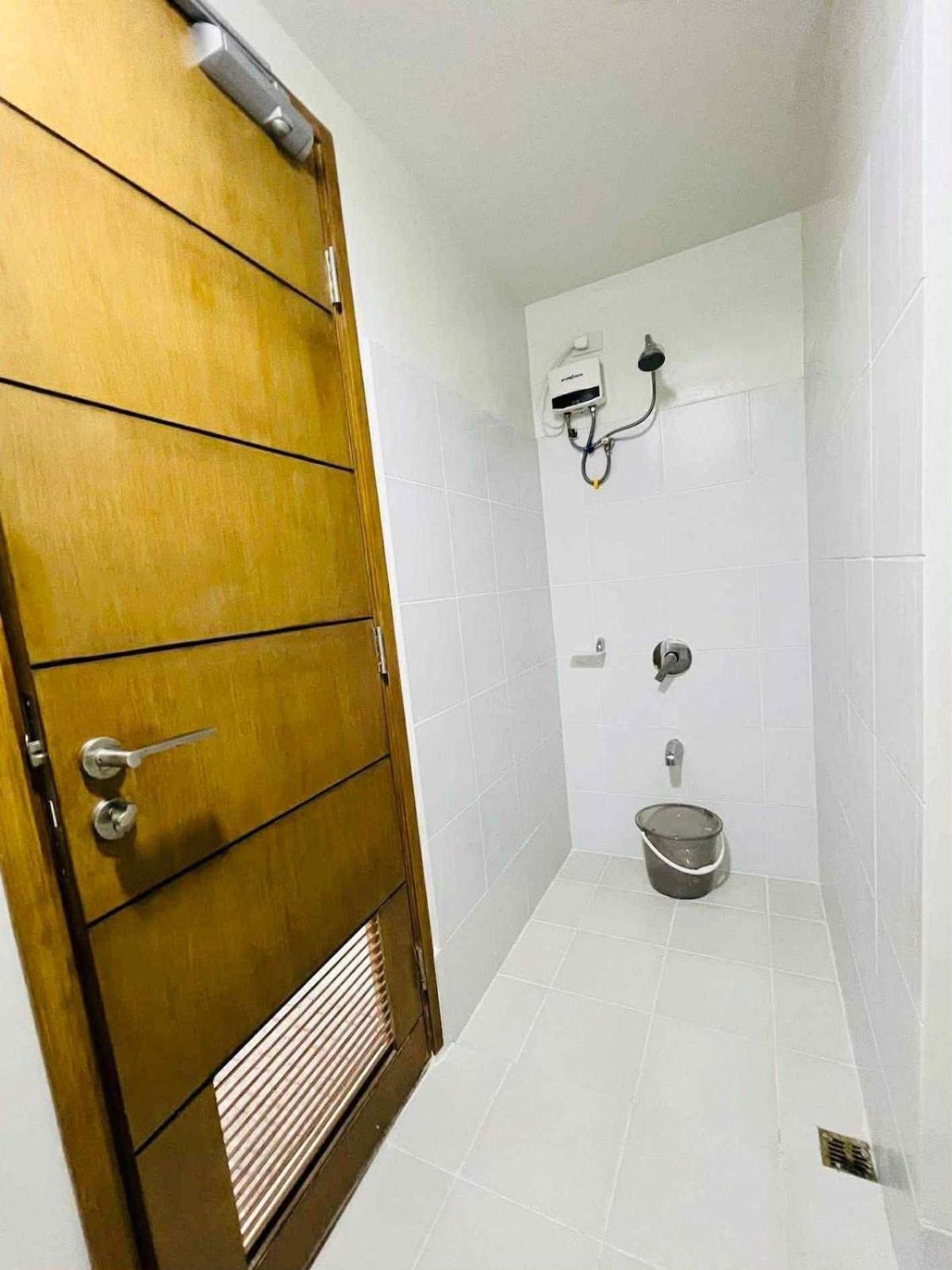 Big Studio with Pool & Gym Near Ayala & Landers