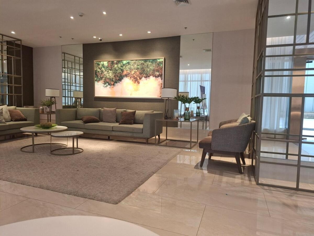 Big Studio with Pool & Gym Near Ayala & Landers