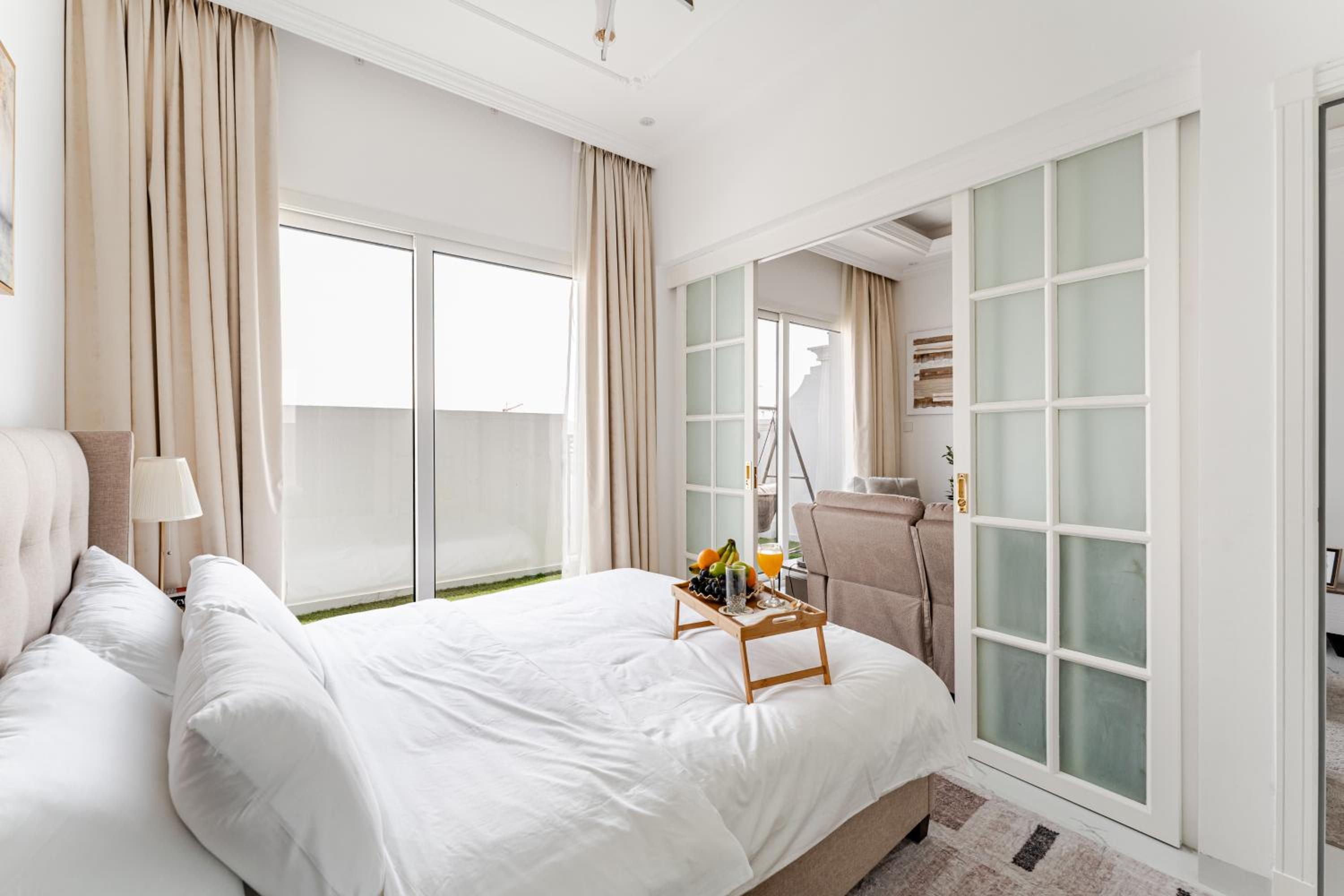 1BR Lagoon View Luxury Spa Retreat near Miracle Garden