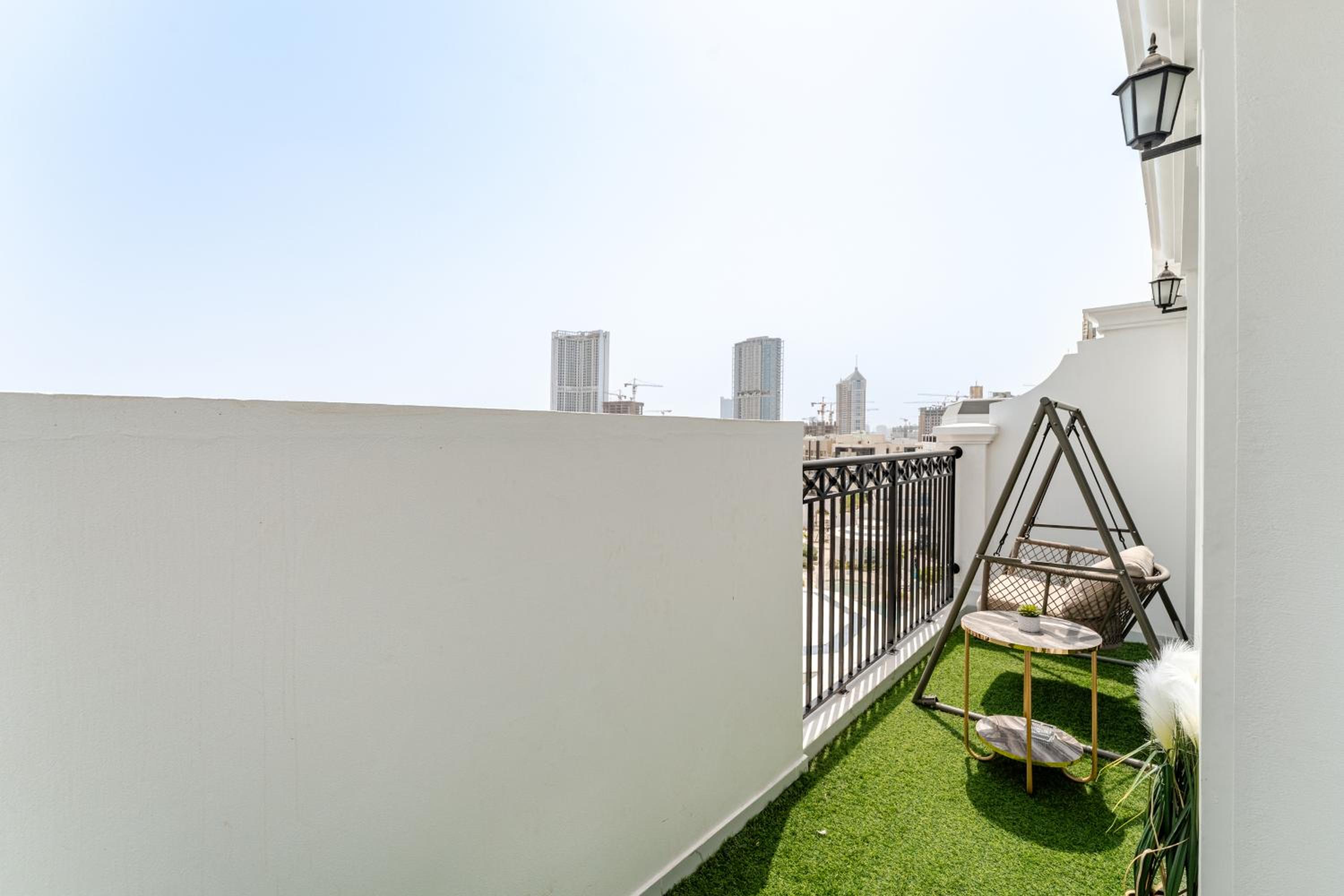 1BR Lagoon View Luxury Spa Retreat near Miracle Garden