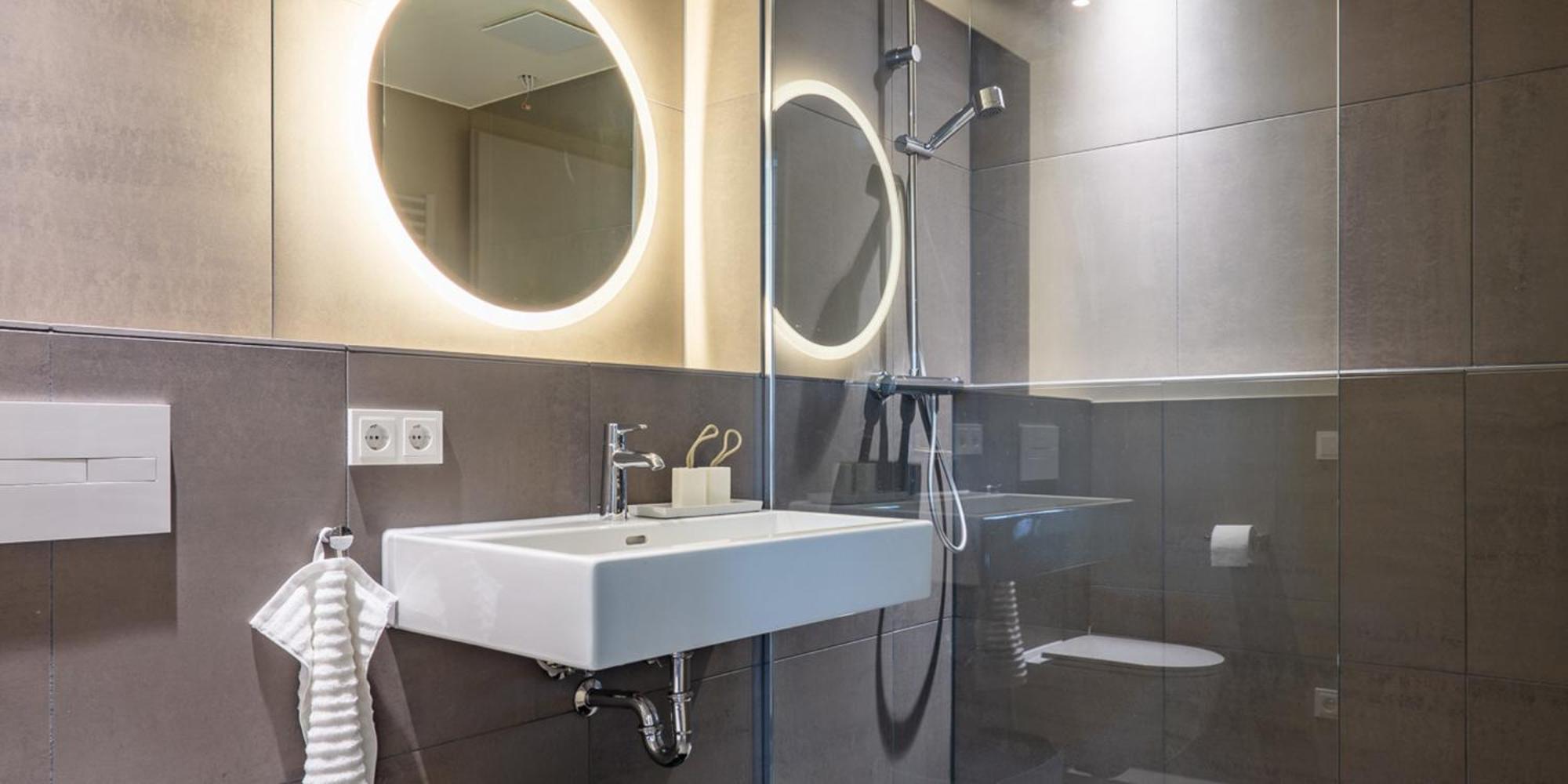 Homely! Skyview Apartment Frankfurt Airport, Fair, Rooftop, Gym!