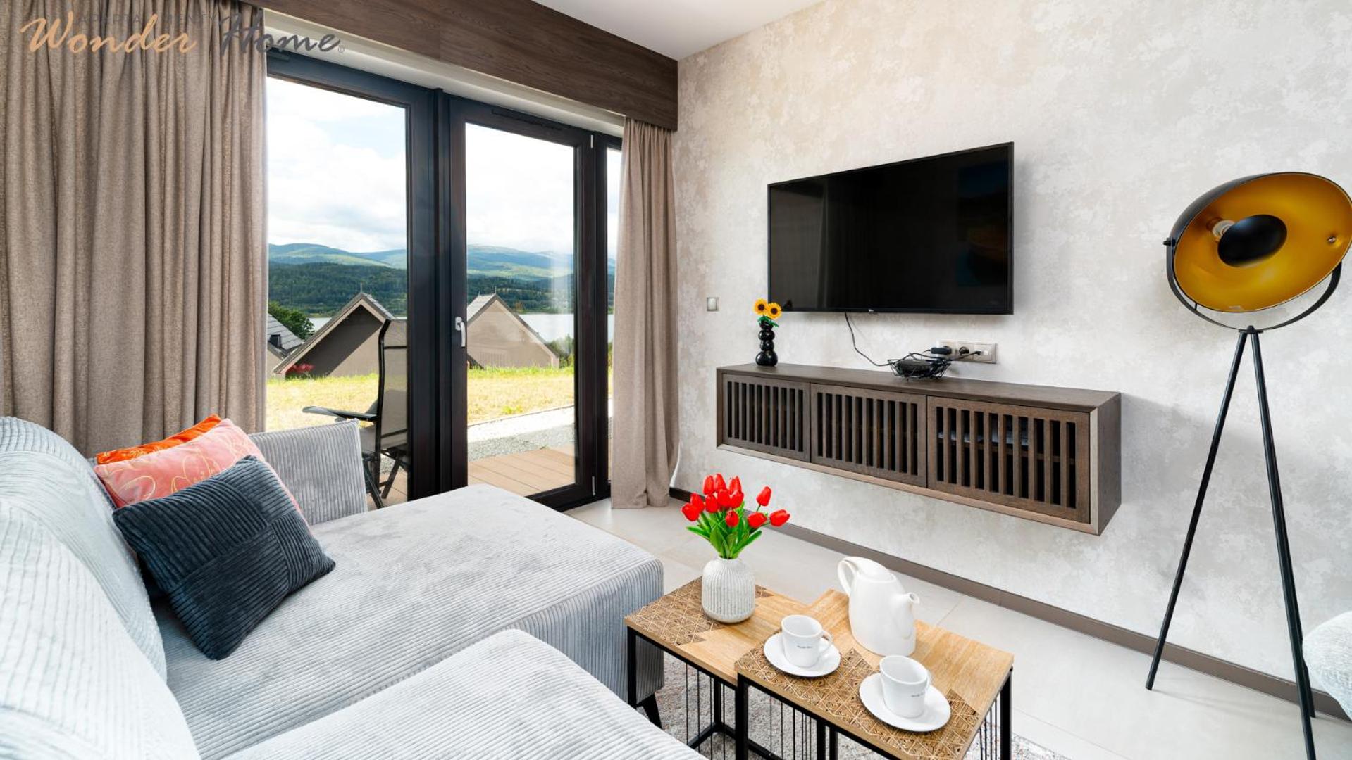 Wonder Hill - bajkowy widok na góry i zalew, strefa wellness na terenie kompleksu