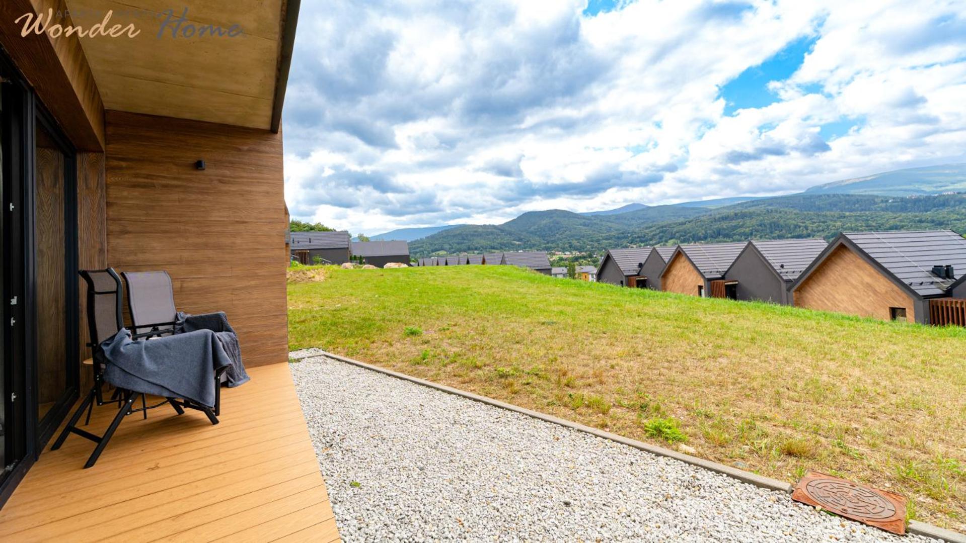 Wonder Hill - bajkowy widok na góry i zalew, strefa wellness na terenie kompleksu