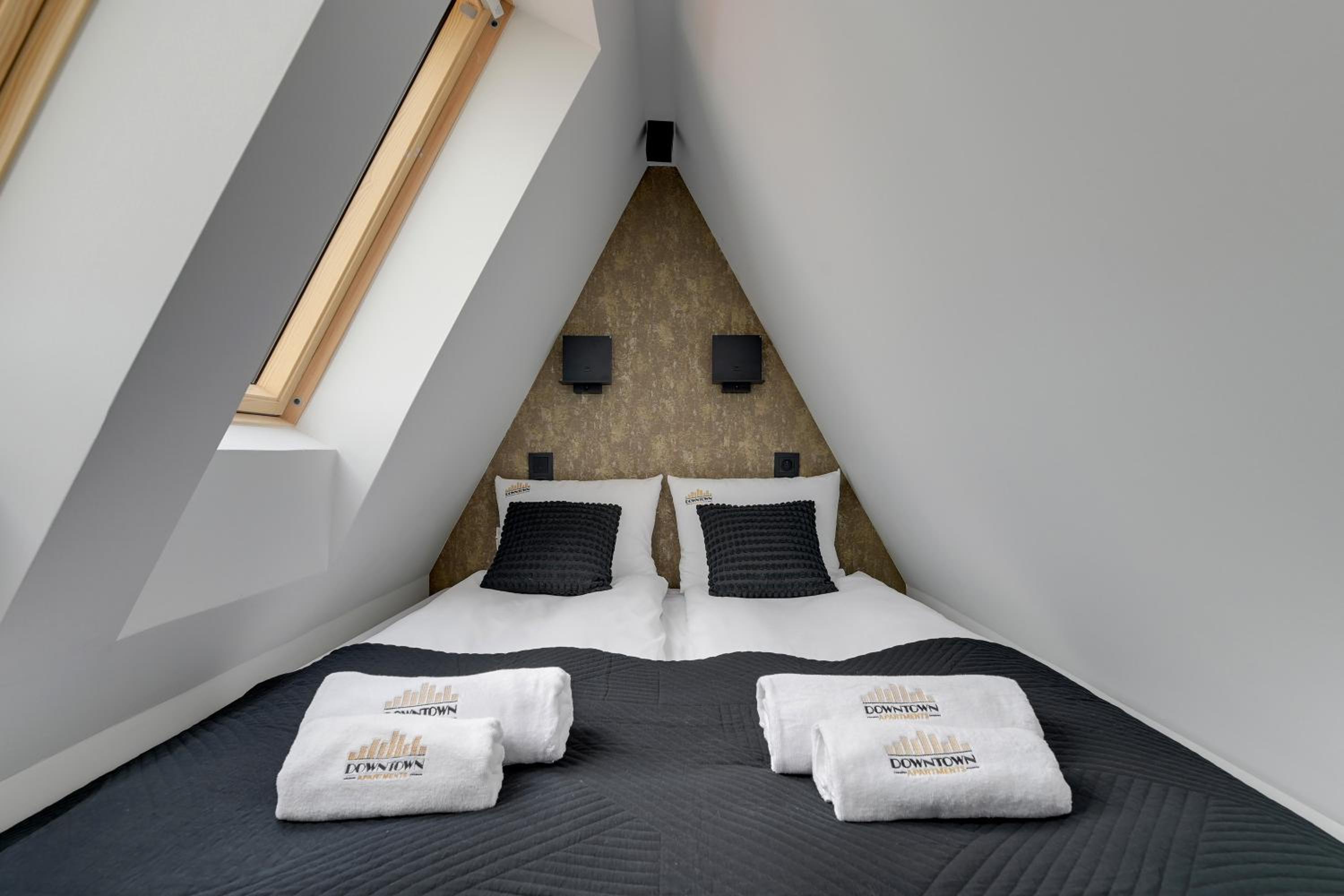 Old Town Chlebnicka Attic by Downtown Apartments