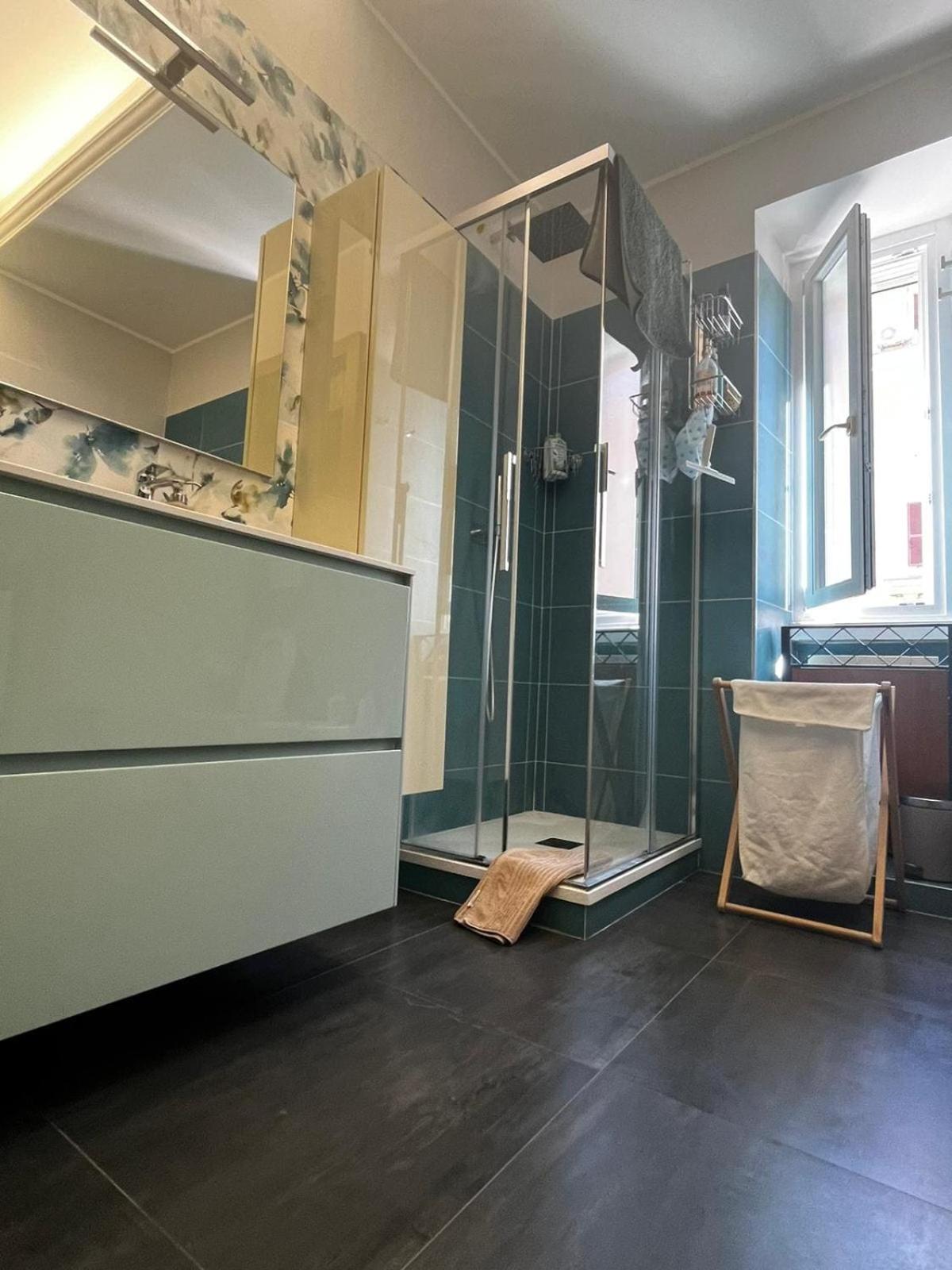 Rome full apt 4 people close to Colosseum Mao house