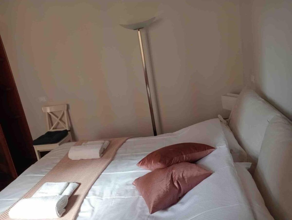 Rome full apt 4 people close to Colosseum Mao house