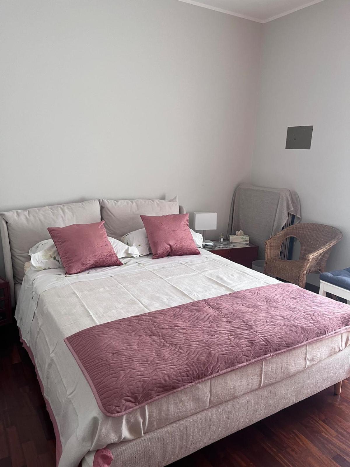 Rome full apt 4 people close to Colosseum Mao house
