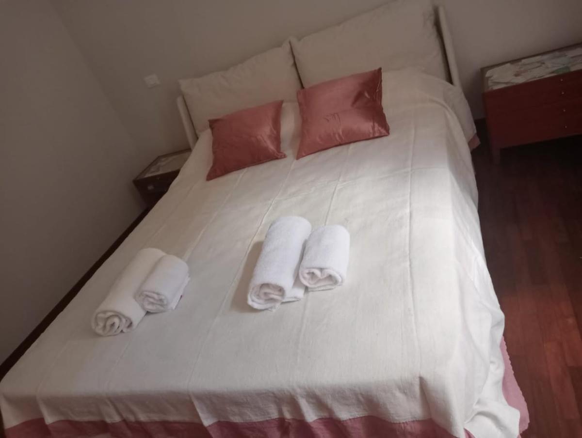 Rome full apt 4 people close to Colosseum Mao house