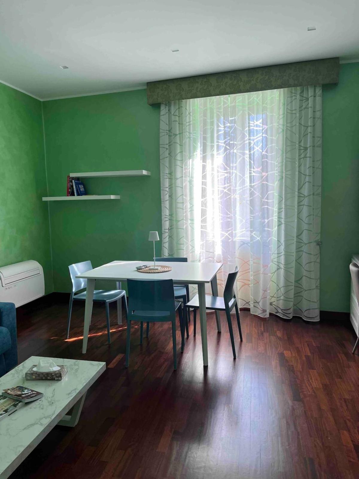 Rome full apt 4 people close to Colosseum Mao house