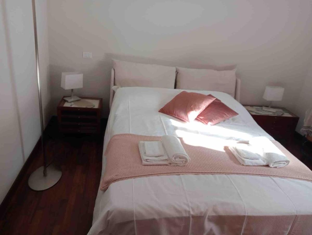 Rome full apt 4 people close to Colosseum Mao house