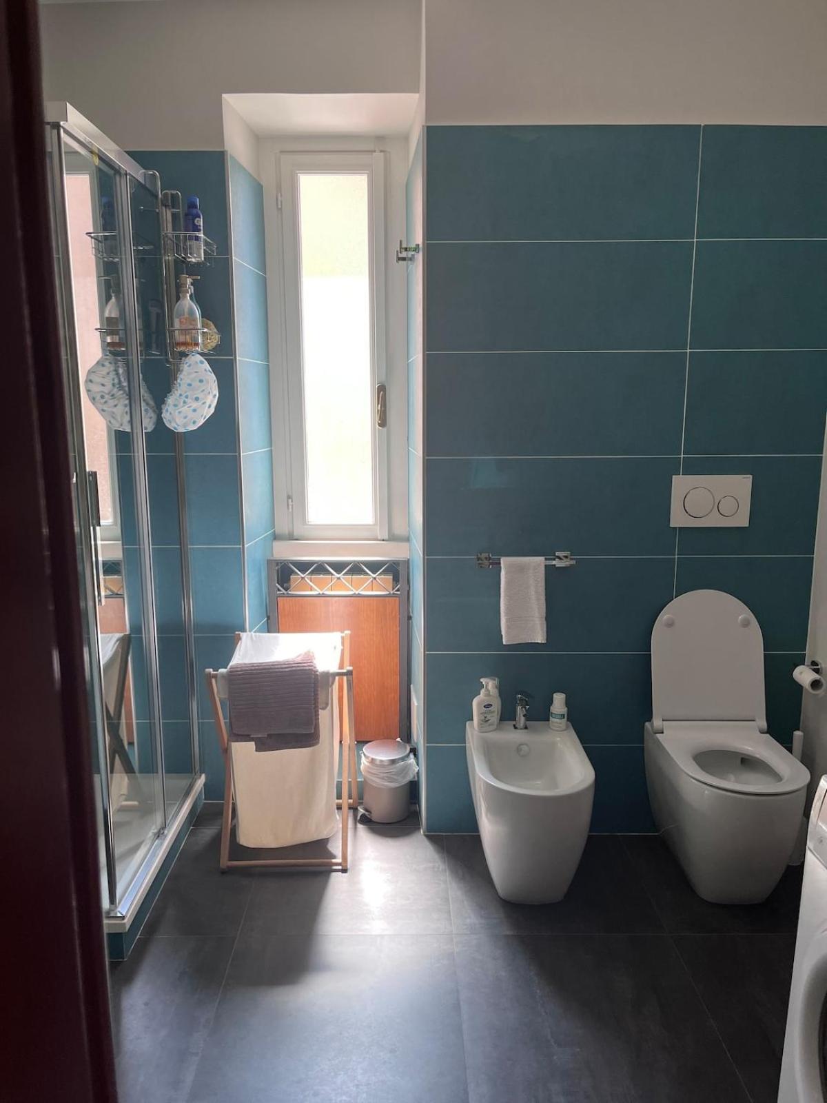 Rome full apt 4 people close to Colosseum Mao house