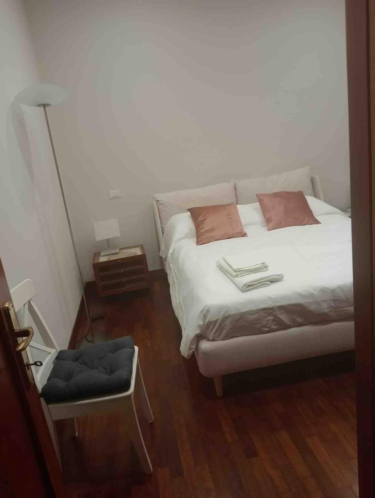 Rome full apt 4 people close to Colosseum Mao house