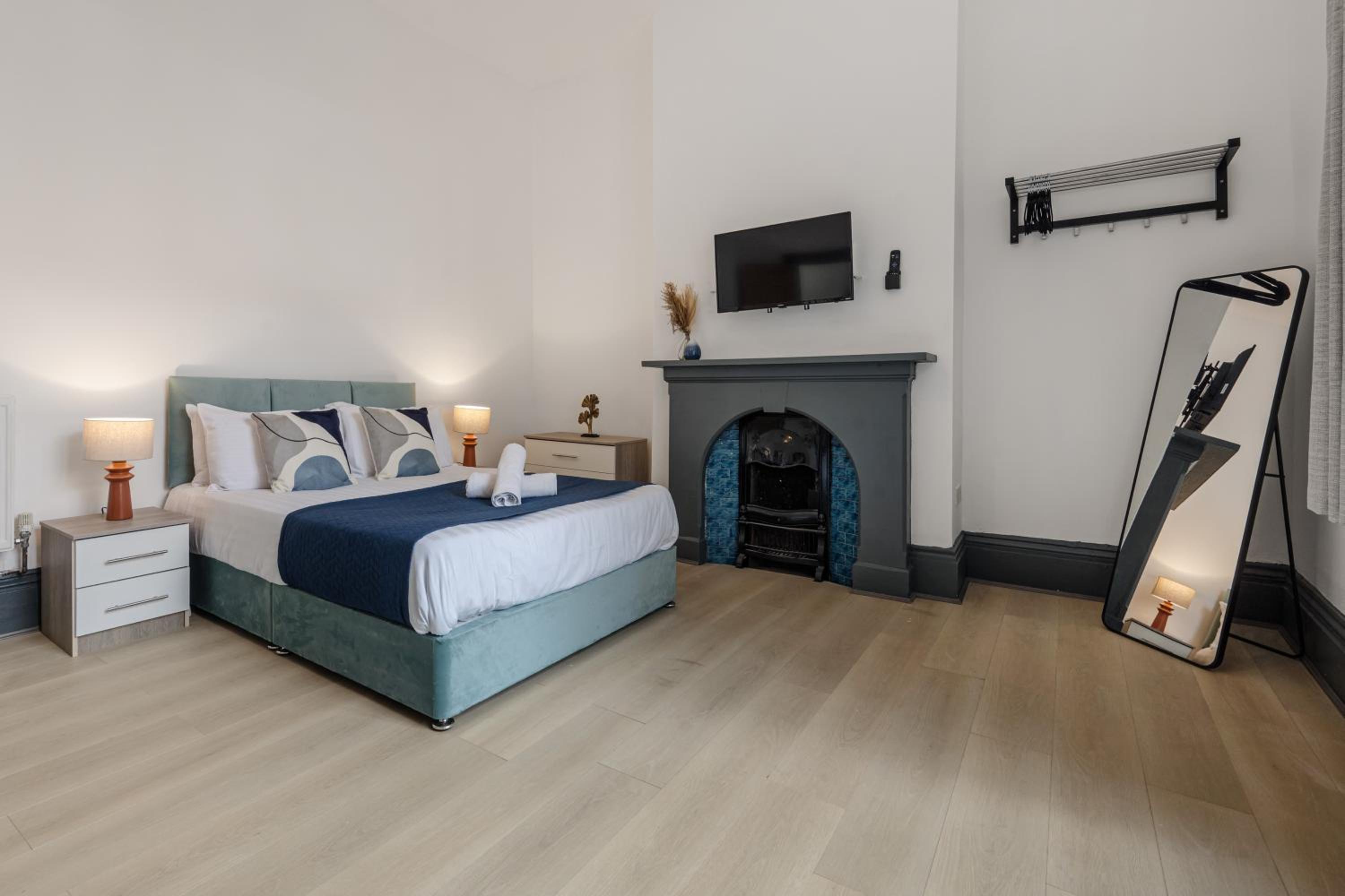Onslow House - Air Host & Stay - 5 bed, Sleeps 14
