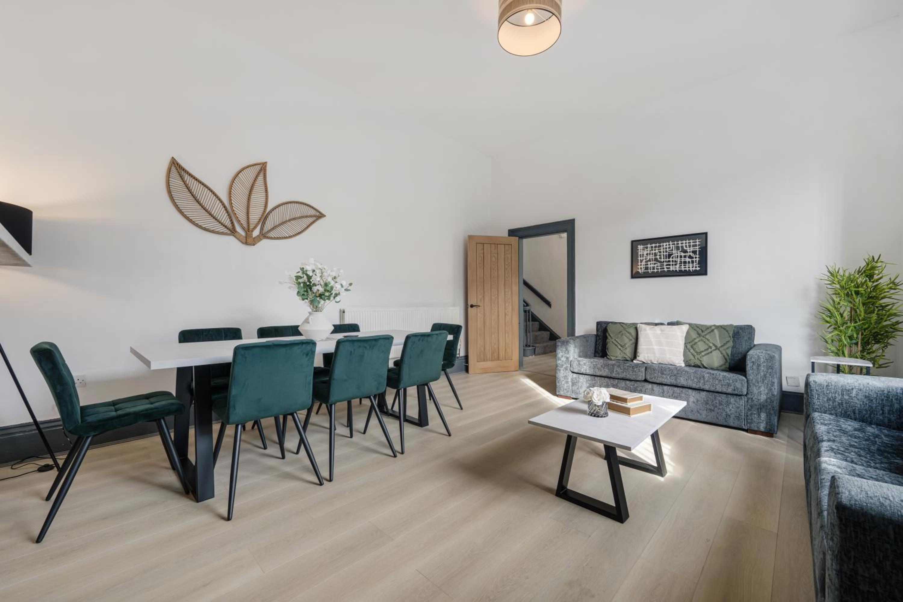 Onslow House - Air Host & Stay - 5 bed, Sleeps 14