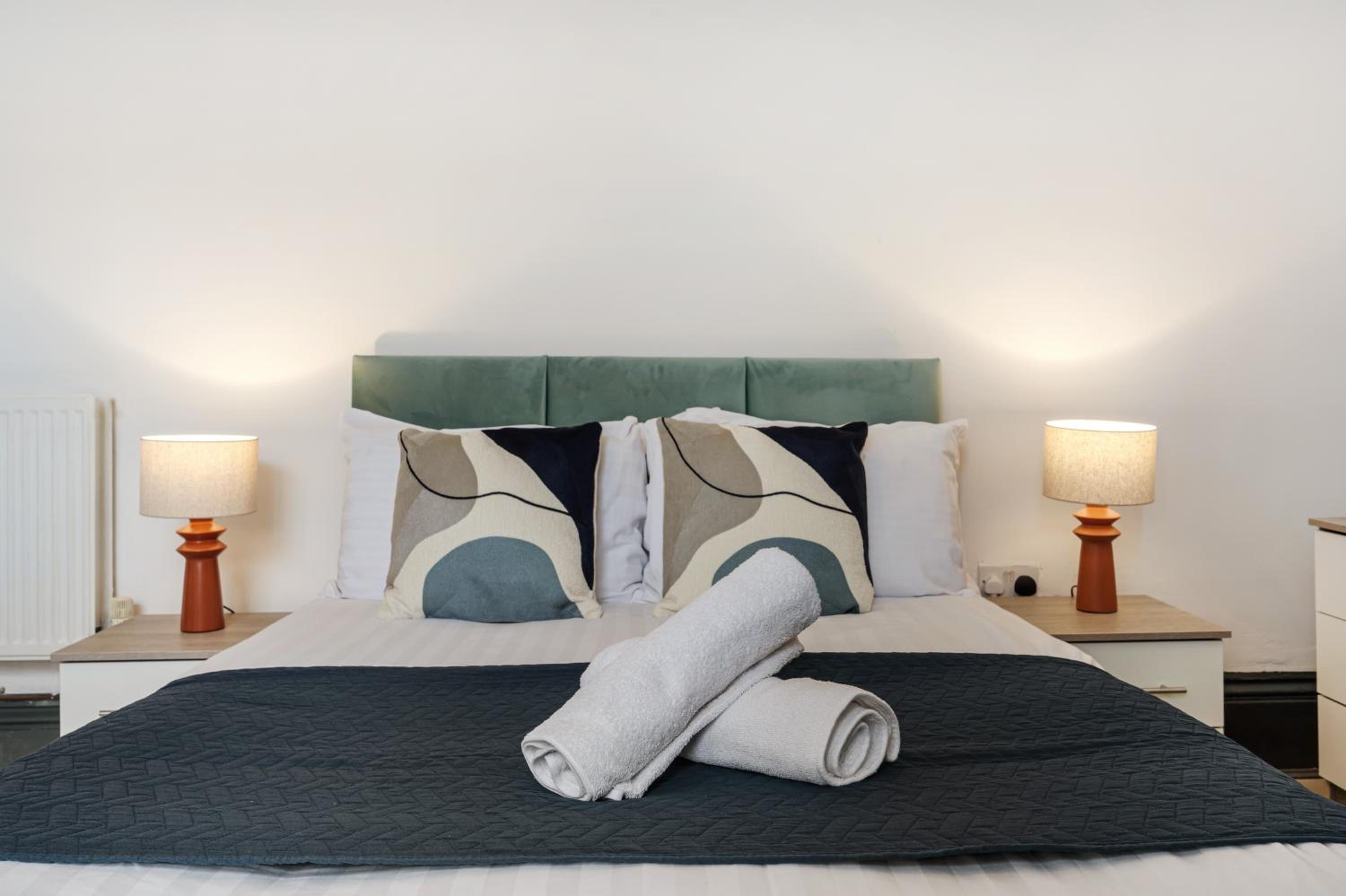 Onslow House - Air Host & Stay - 5 bed, Sleeps 14