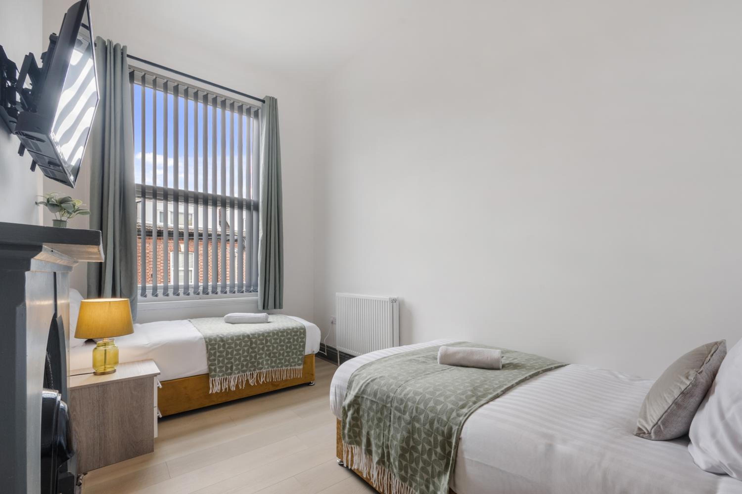 Onslow House - Air Host & Stay - 5 bed, Sleeps 14