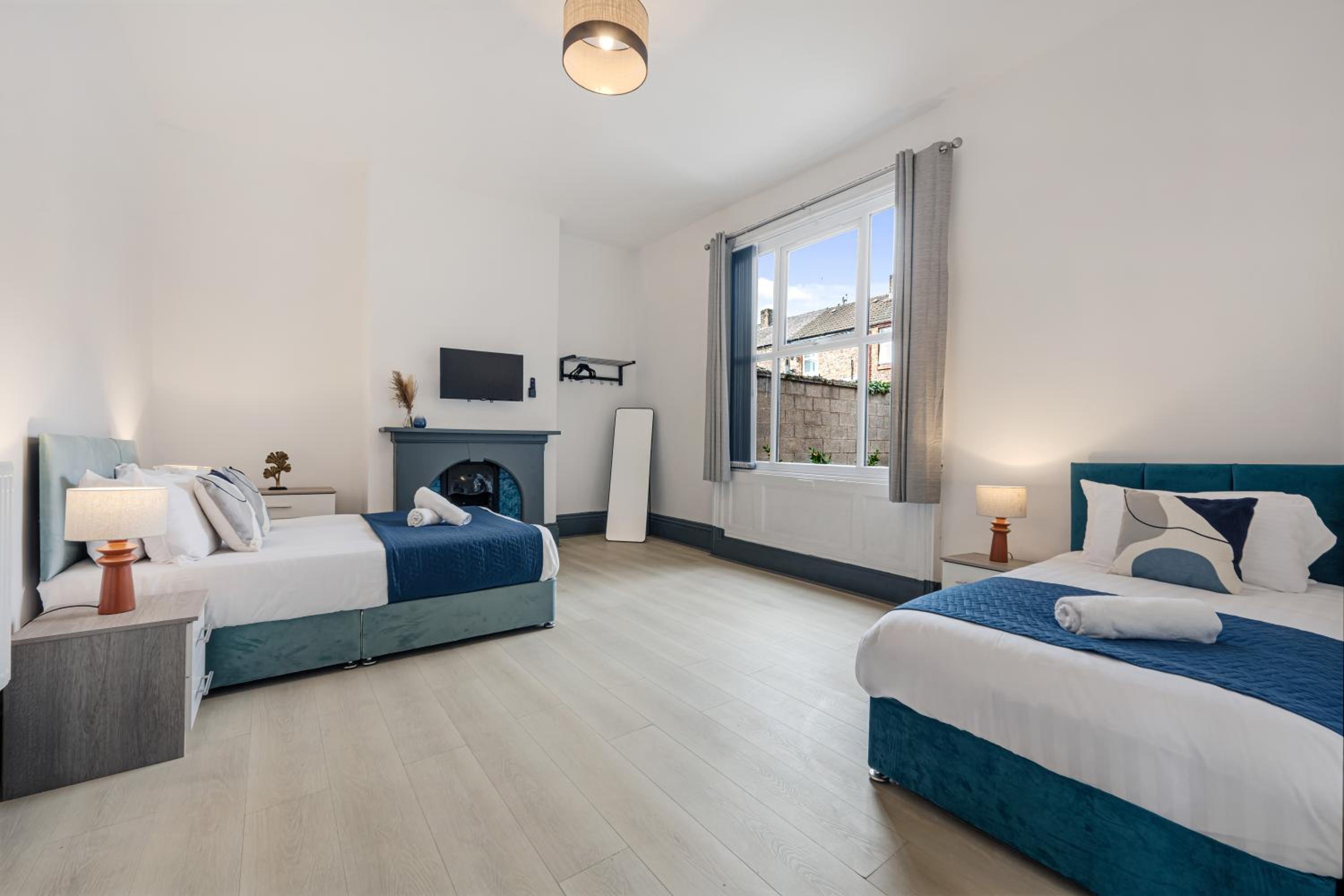 Onslow House - Air Host & Stay - 5 bed, Sleeps 14