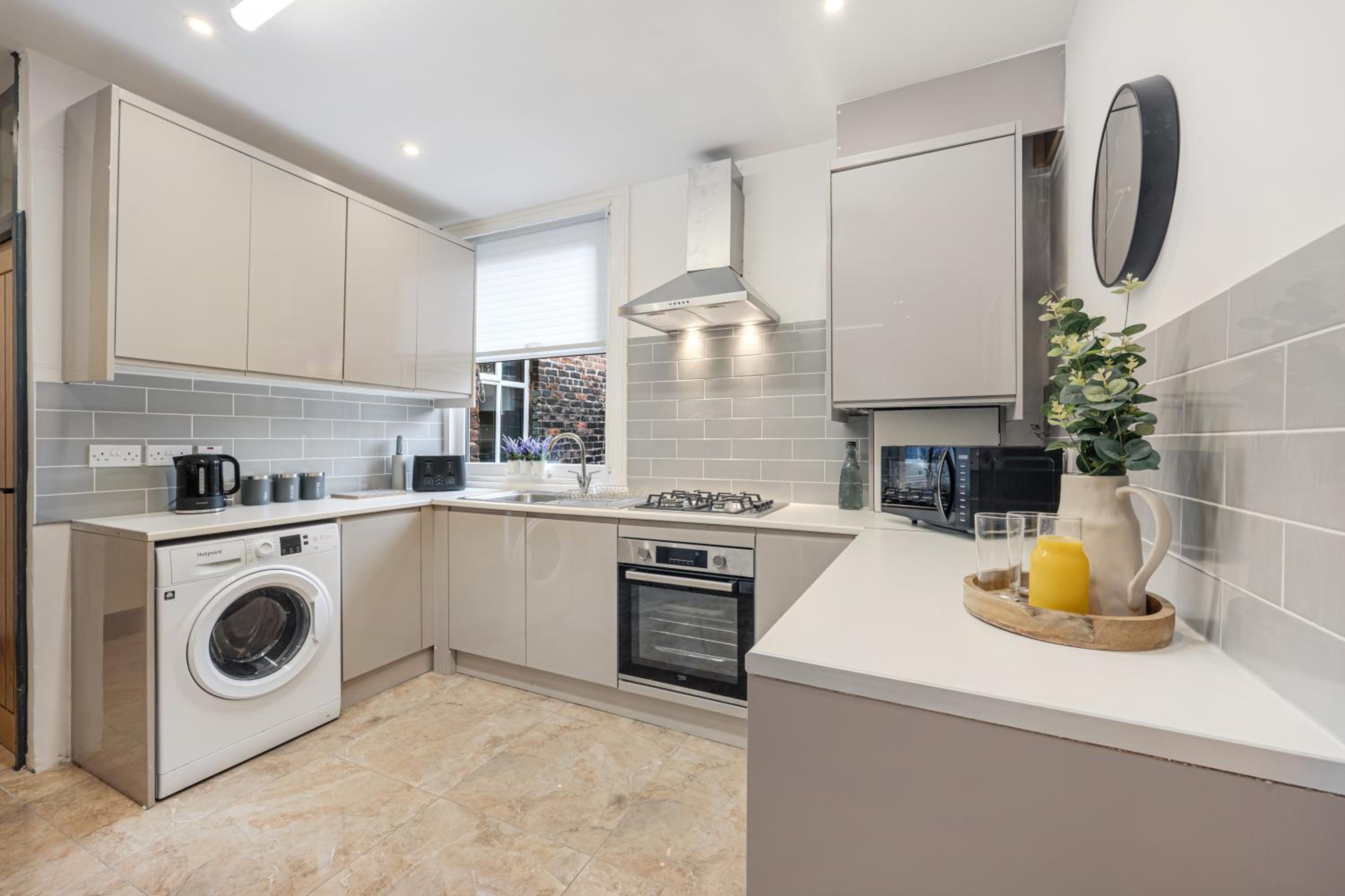 Onslow House - Air Host & Stay - 5 bed, Sleeps 14